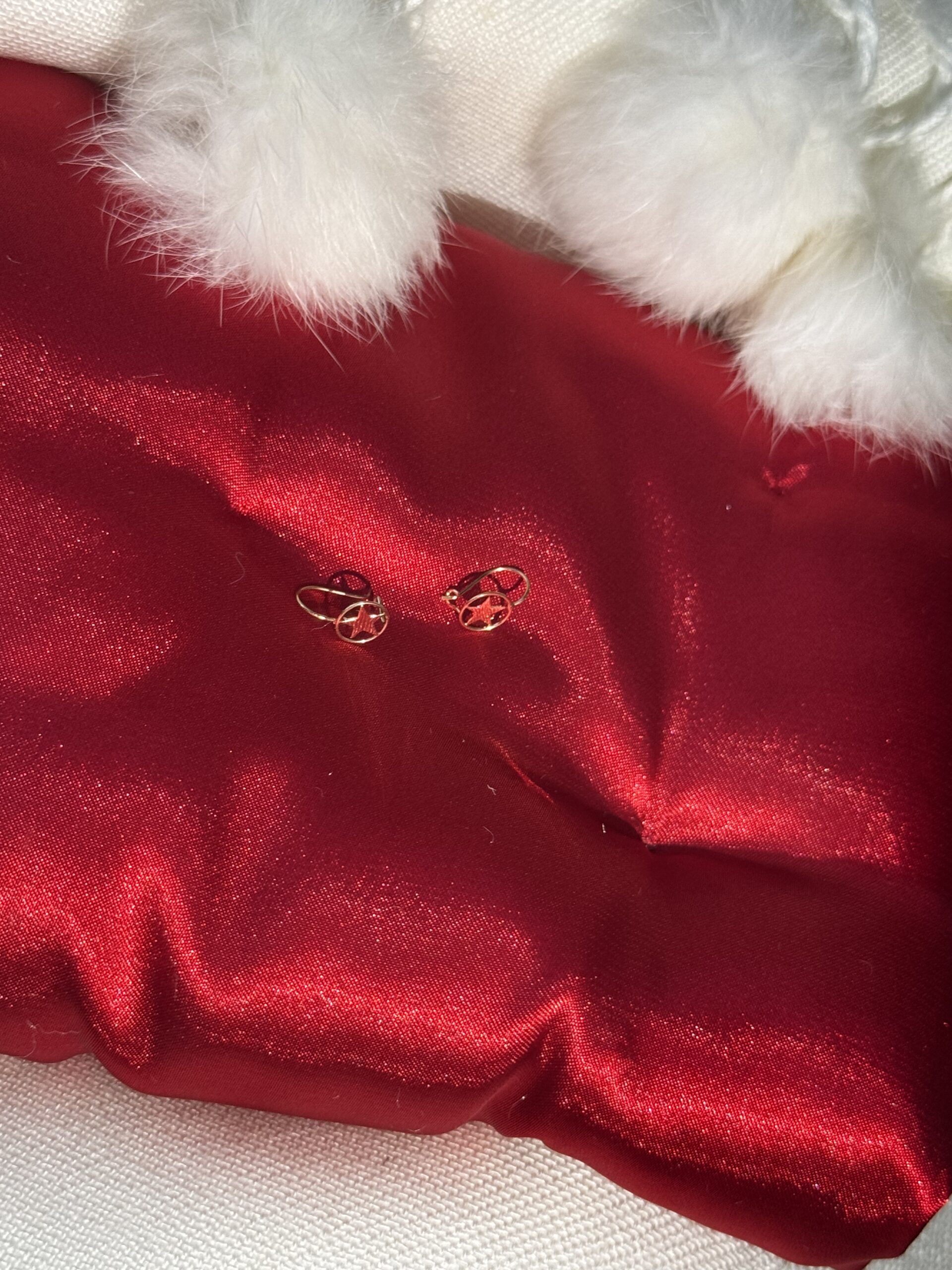 Brinco Estrelas no círculo Ouro 18